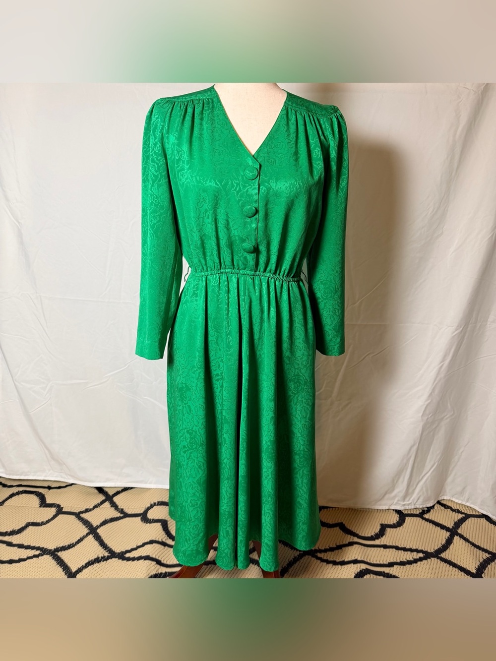 Retro Vintage Andrea Gayle‎ Green V-Neck Long Sleeve Midi dress 70s or 80s.